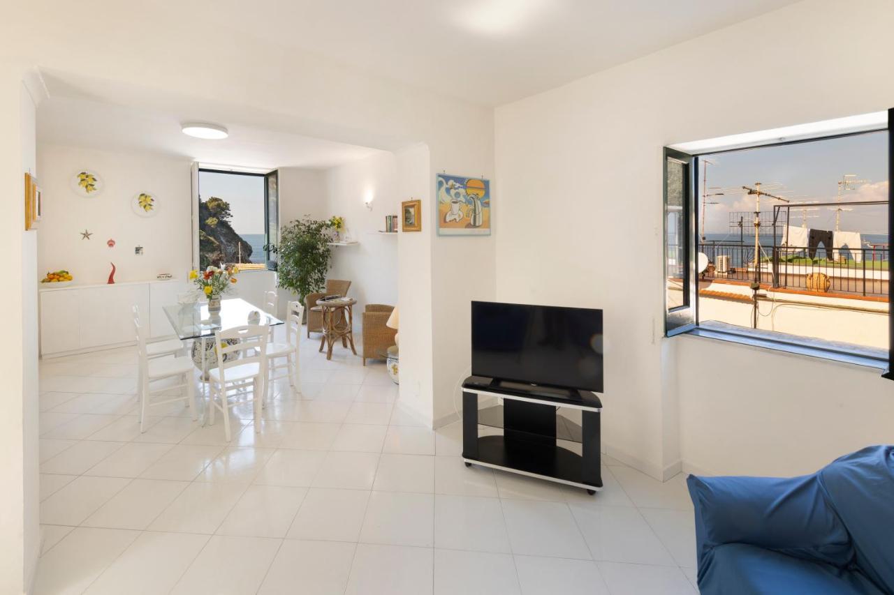 Relais Del Mare Con Terrazza Fronte Mare Free Parking Lägenhet Massa Lubrense Exteriör bild