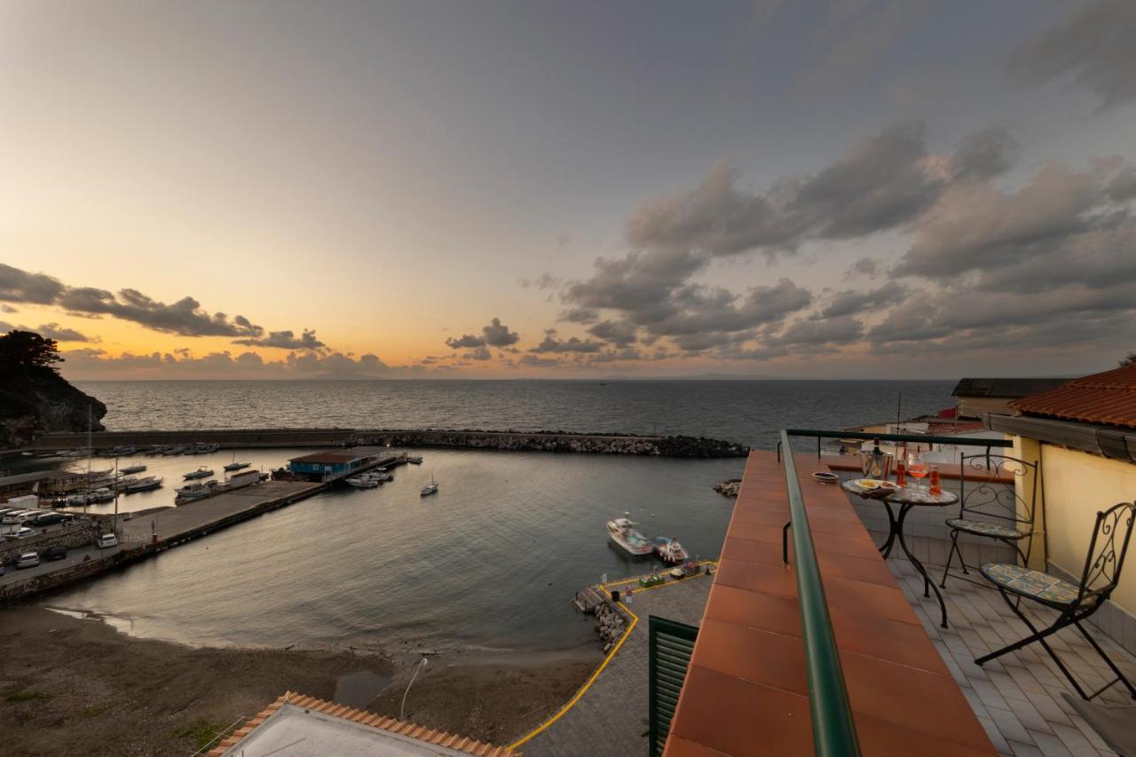 Relais Del Mare Con Terrazza Fronte Mare Free Parking Lägenhet Massa Lubrense Exteriör bild