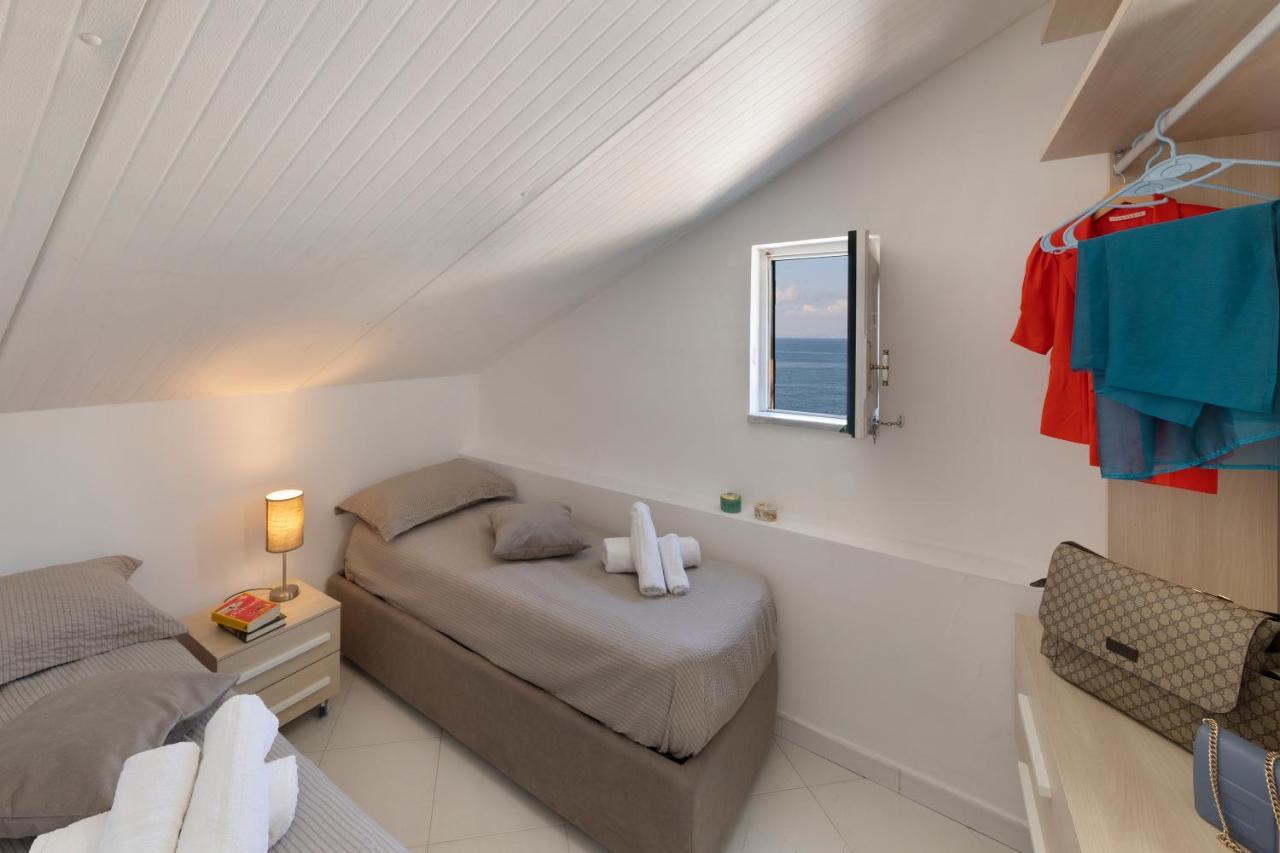 Relais Del Mare Con Terrazza Fronte Mare Free Parking Lägenhet Massa Lubrense Exteriör bild
