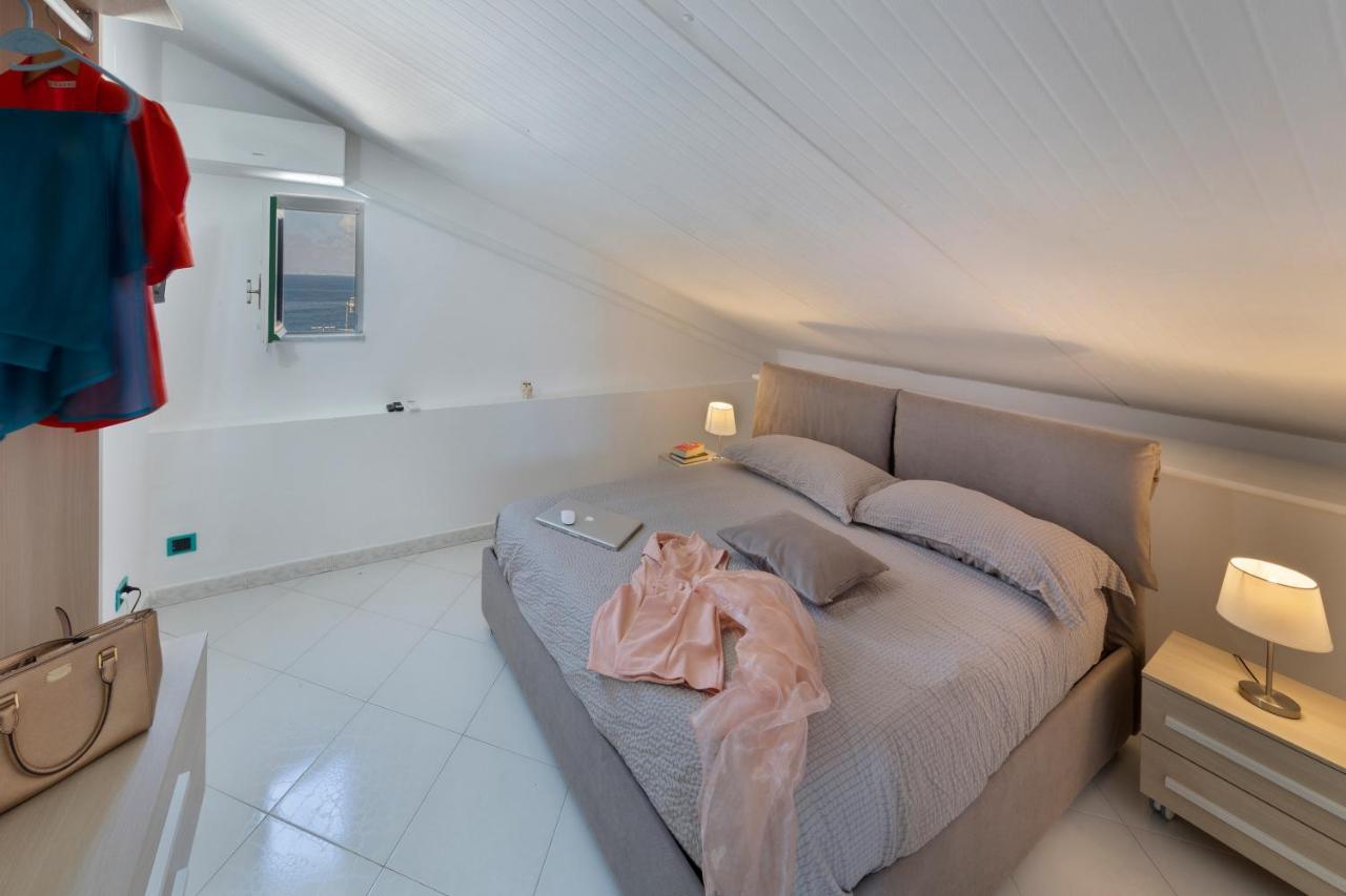 Relais Del Mare Con Terrazza Fronte Mare Free Parking Lägenhet Massa Lubrense Exteriör bild