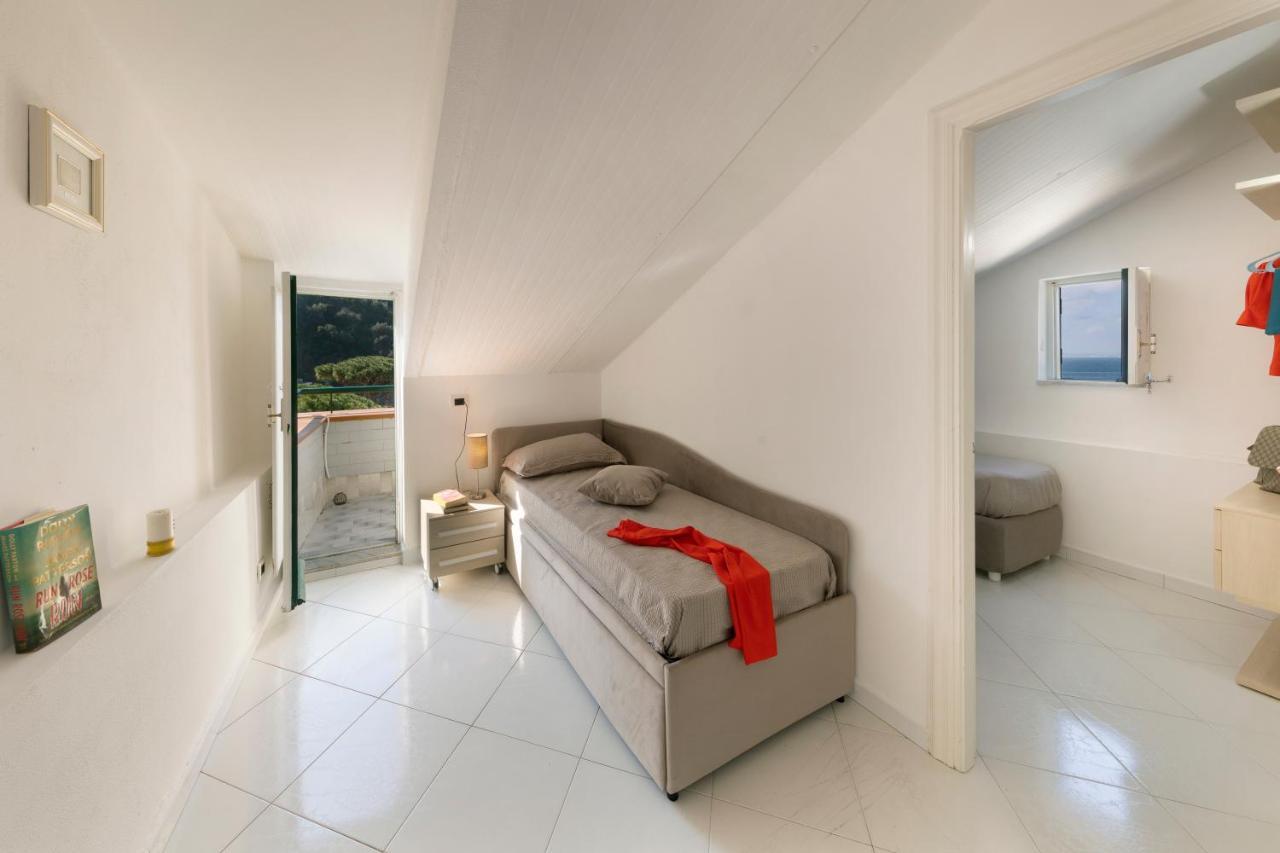 Relais Del Mare Con Terrazza Fronte Mare Free Parking Lägenhet Massa Lubrense Exteriör bild