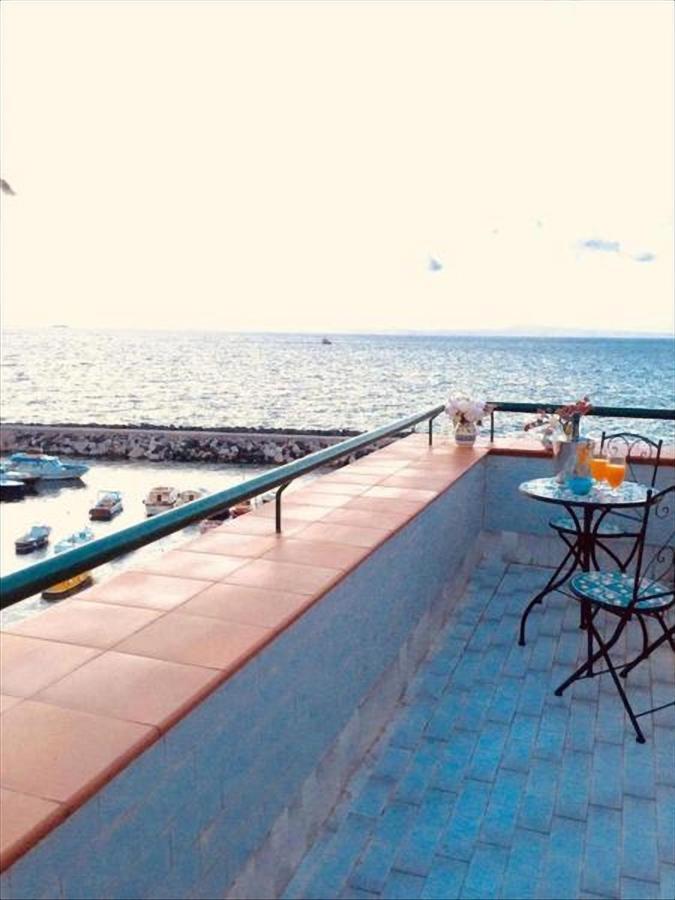 Relais Del Mare Con Terrazza Fronte Mare Free Parking Lägenhet Massa Lubrense Exteriör bild